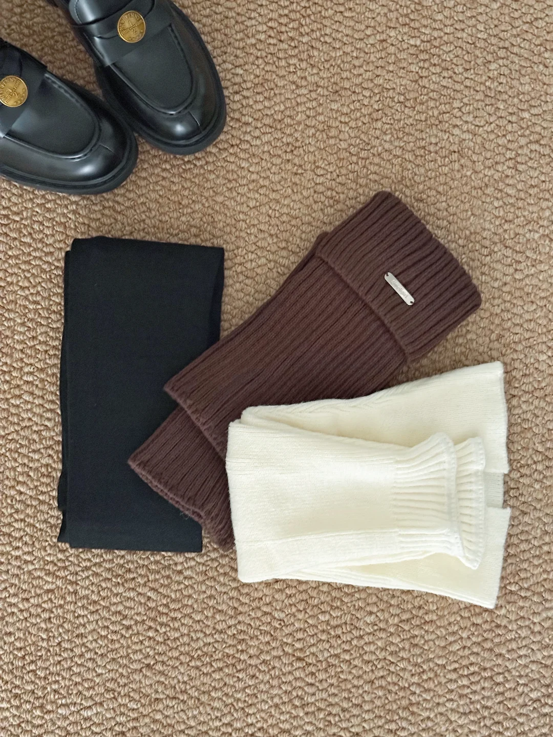 好喜欢这种腿上加袜子的穿搭～