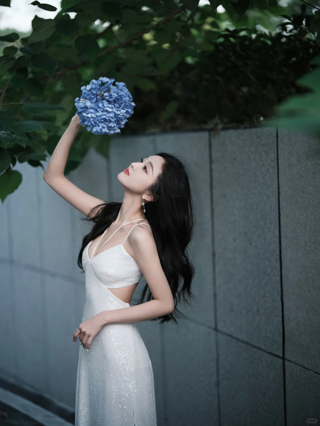 吴宣仪 露背掐腰甜欲身材