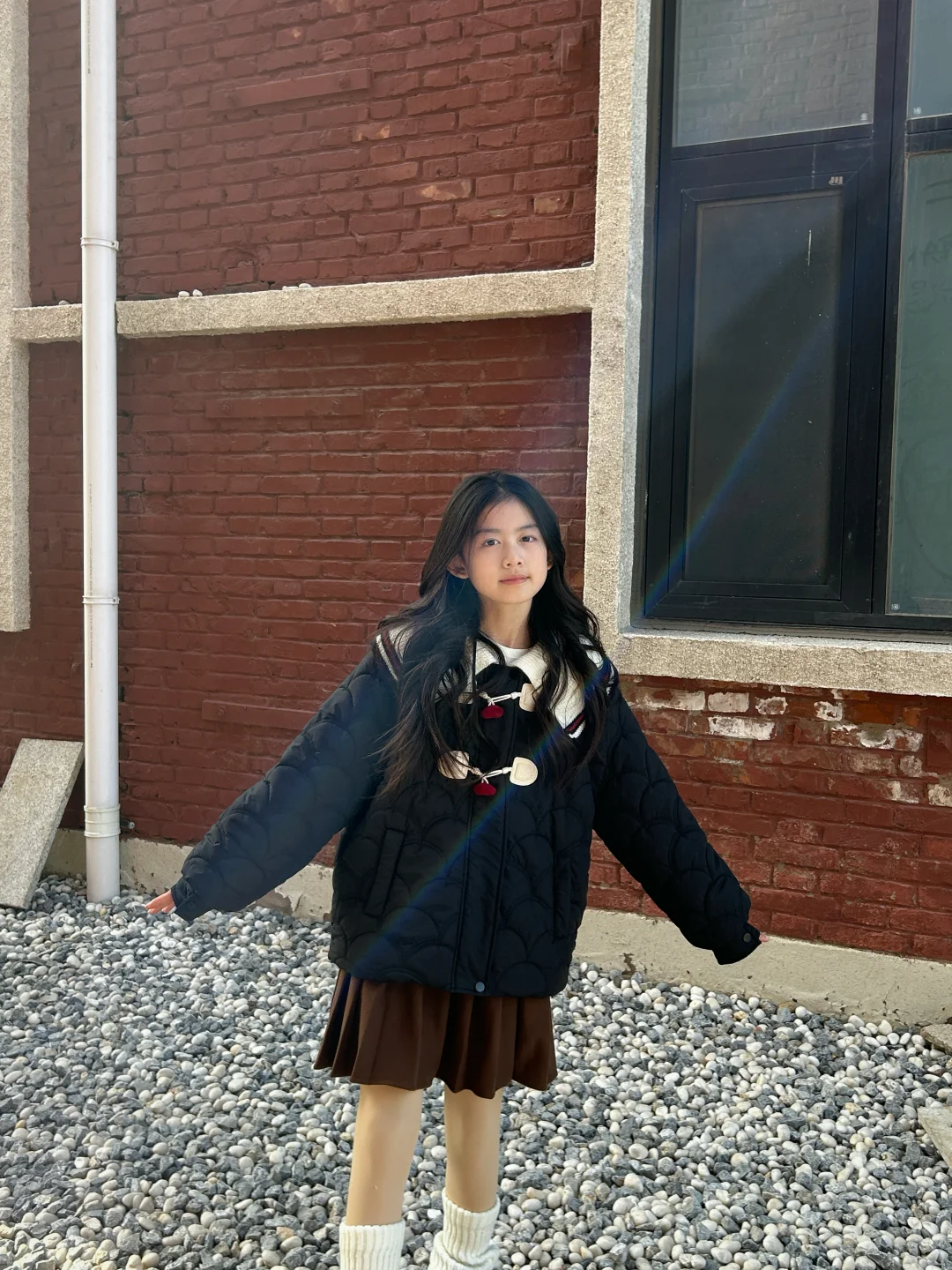 她就站在那里我就觉得好看