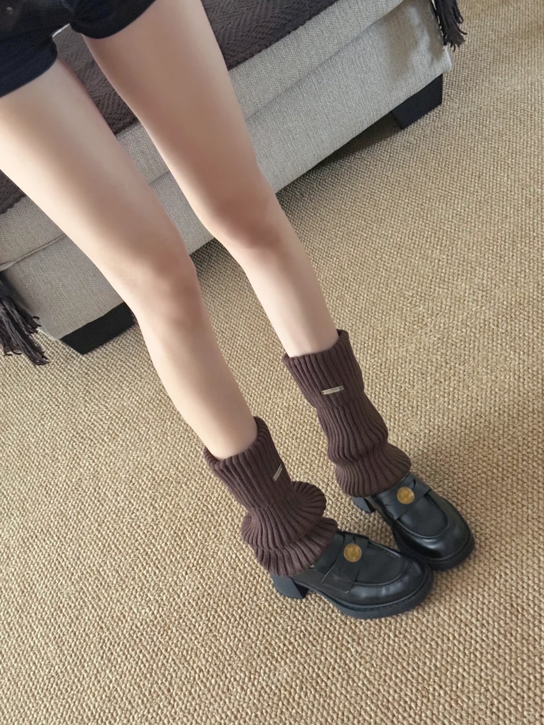 好喜欢这种腿上加袜子的穿搭～