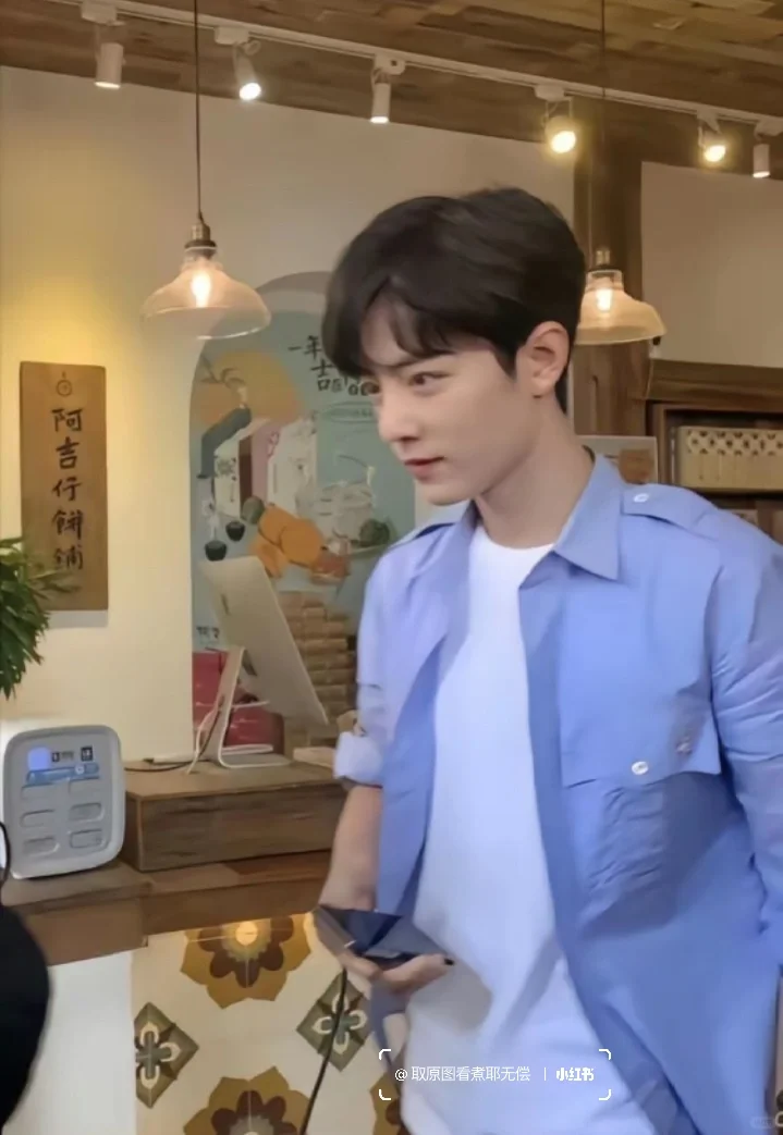 𝙒𝙚𝘾𝙝𝙖𝙩｜肖战壁纸