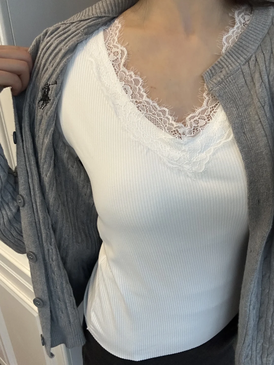 谁懂啊！这件蕾丝打底衫也太好看了吧～