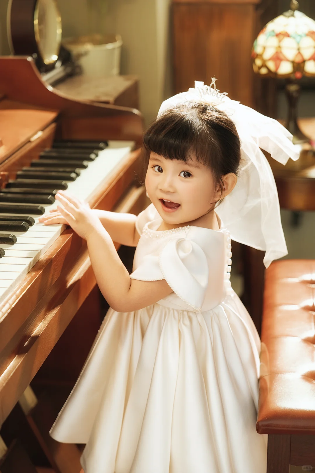 复古小婚纱💫女儿的法式复古写真太有氛围了