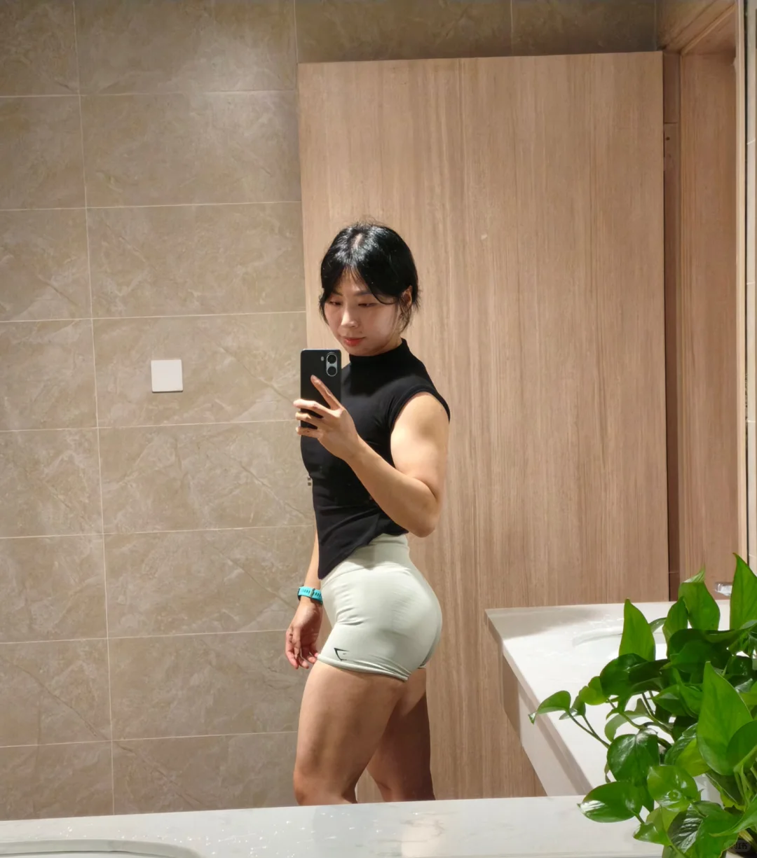 逐渐蛙化的女教练