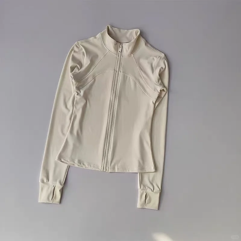 秋冬运动穿搭刚需｜这件加绒运动外套把我锁