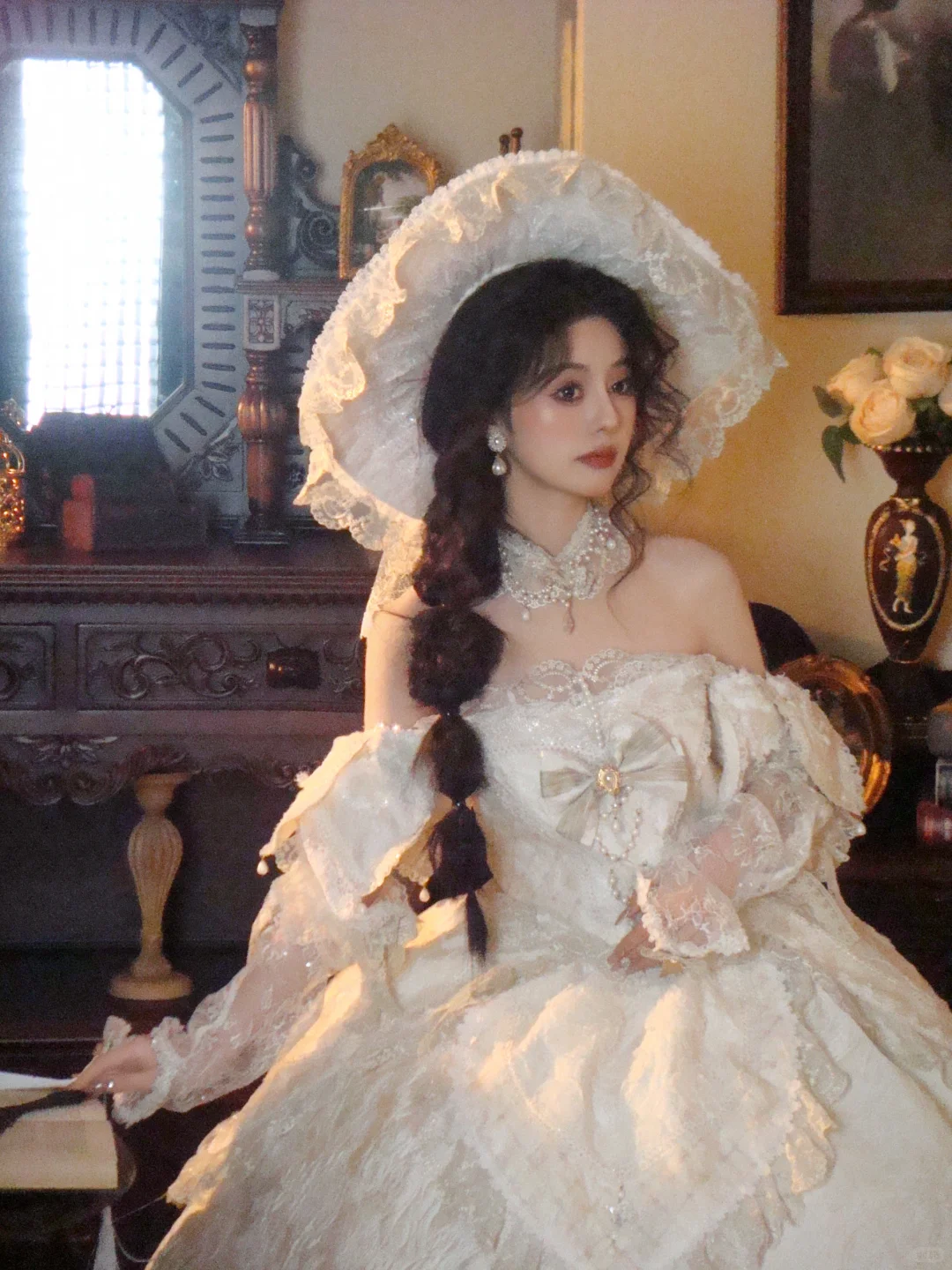 “她像欧洲中世纪的公主，珍贵而易碎🪞”