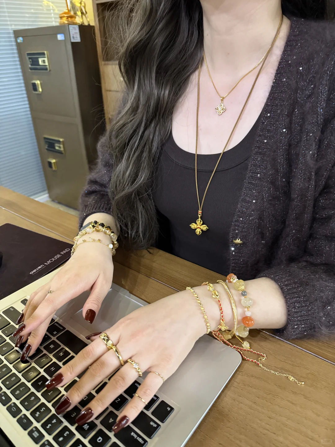 女老板说我太显眼了，这可怎么办？