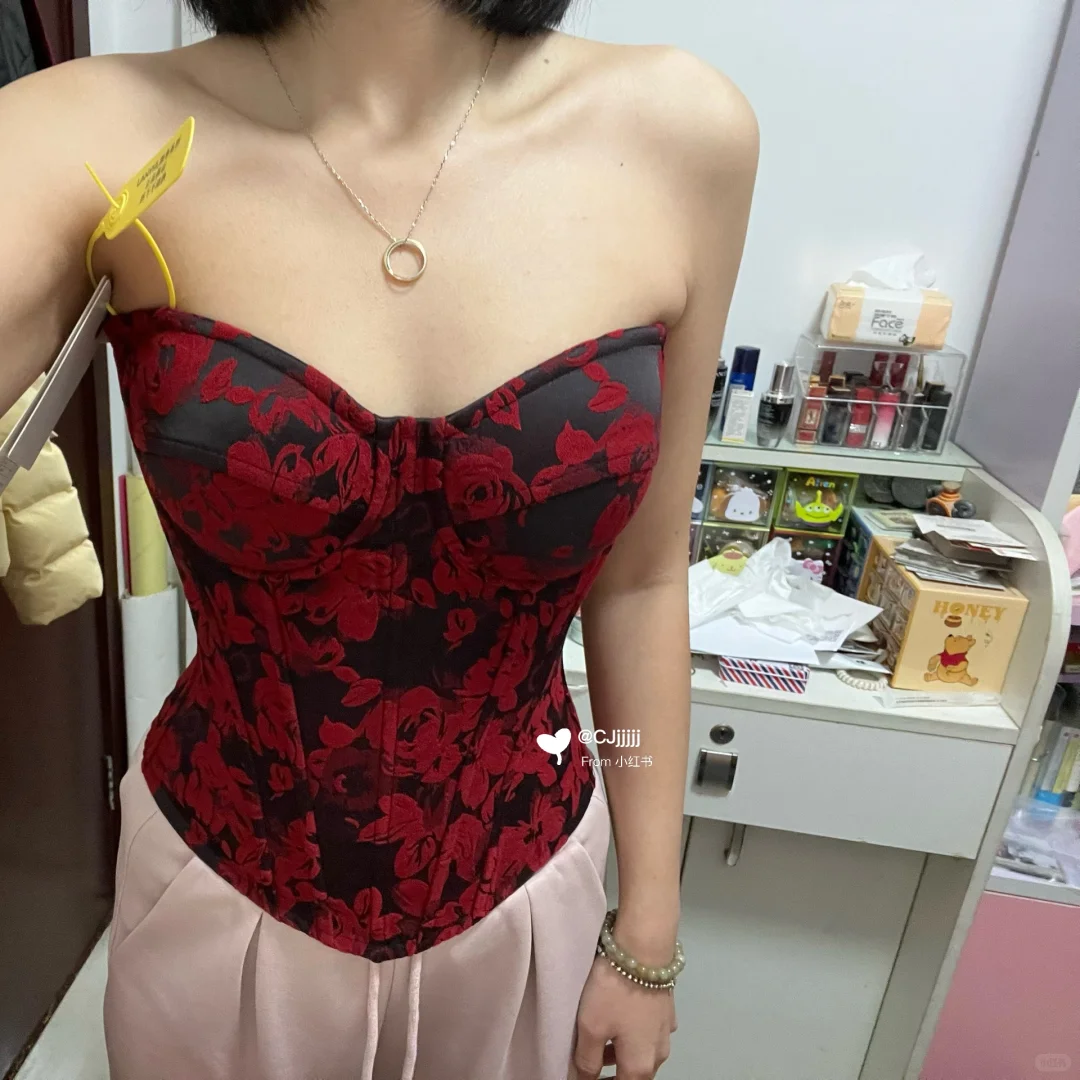 测评LANYI——红与黑气质收腰鱼骨胸衣