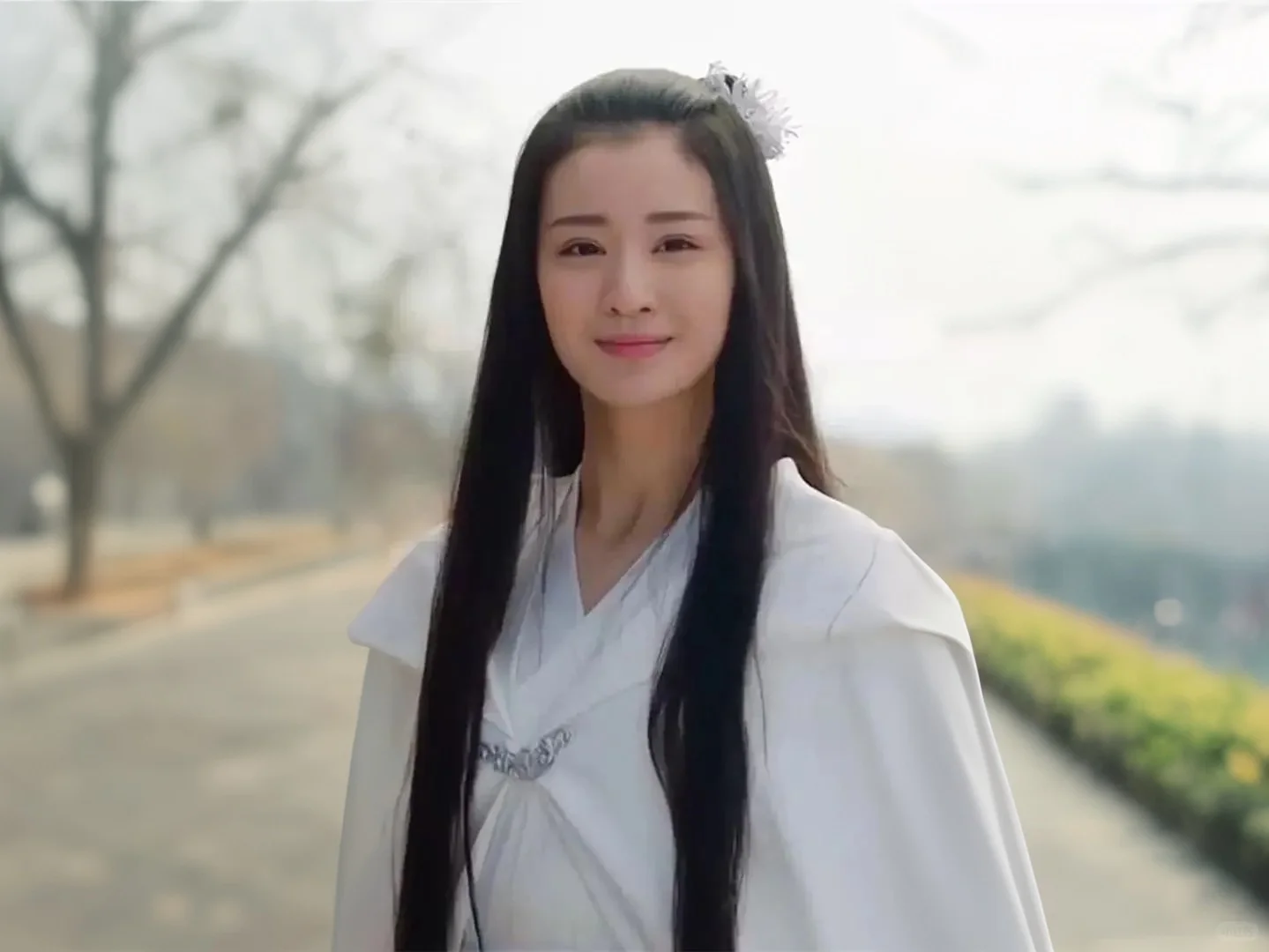 王楚然杀疯了！红毯裸背封神还秒变搞笑女，