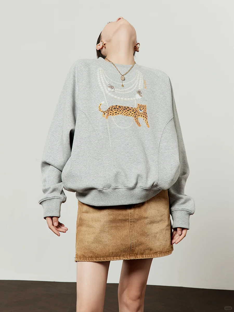 秋季穿搭 | 豹纹卫衣配牛仔裙显瘦减龄🤩