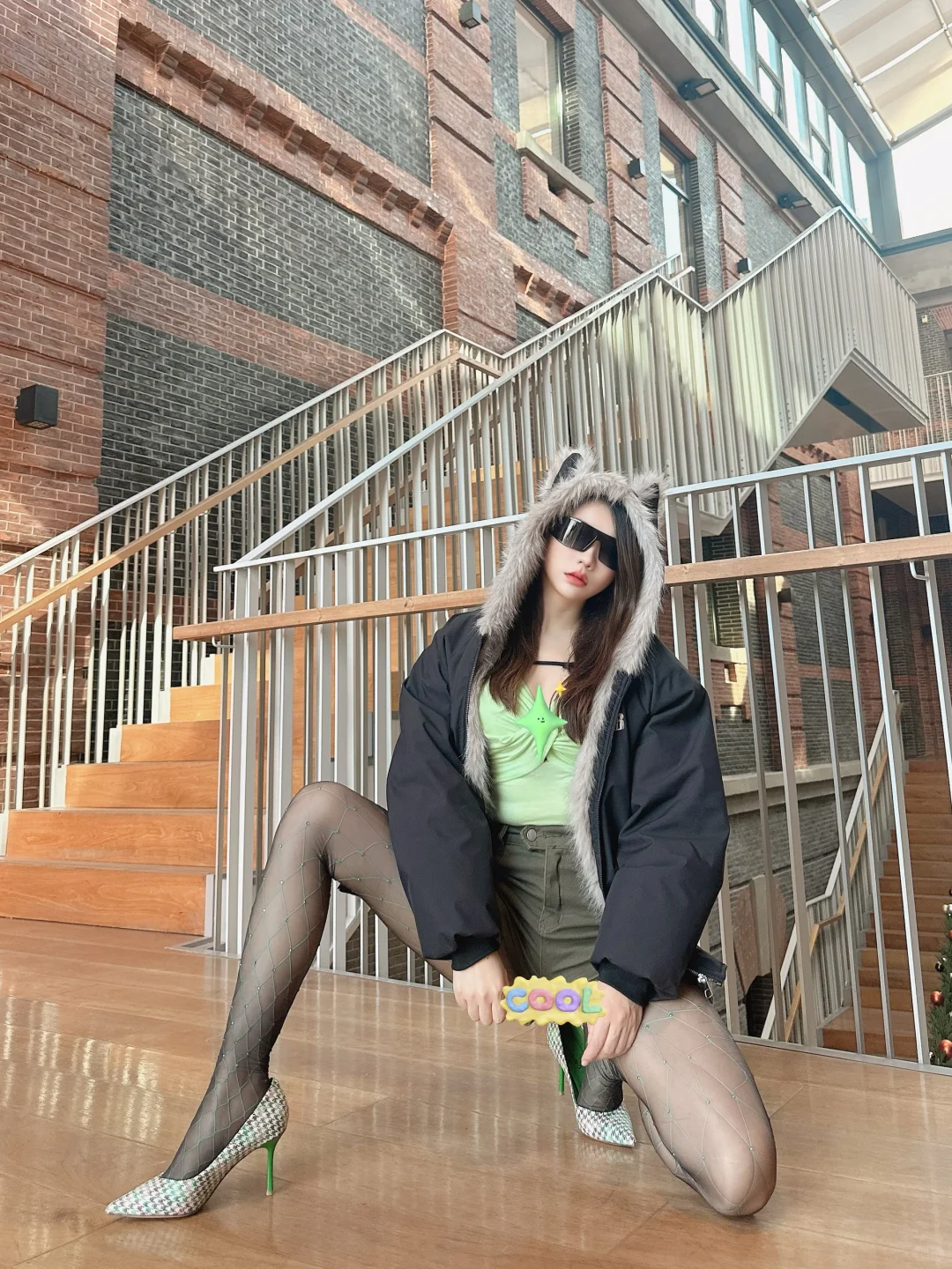 这一套真的酷🆒配上蹲姿腿长又飒爽！