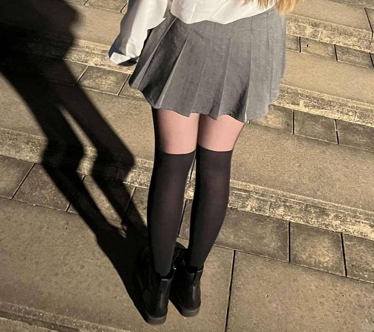 丝袜+过膝袜叠穿咯