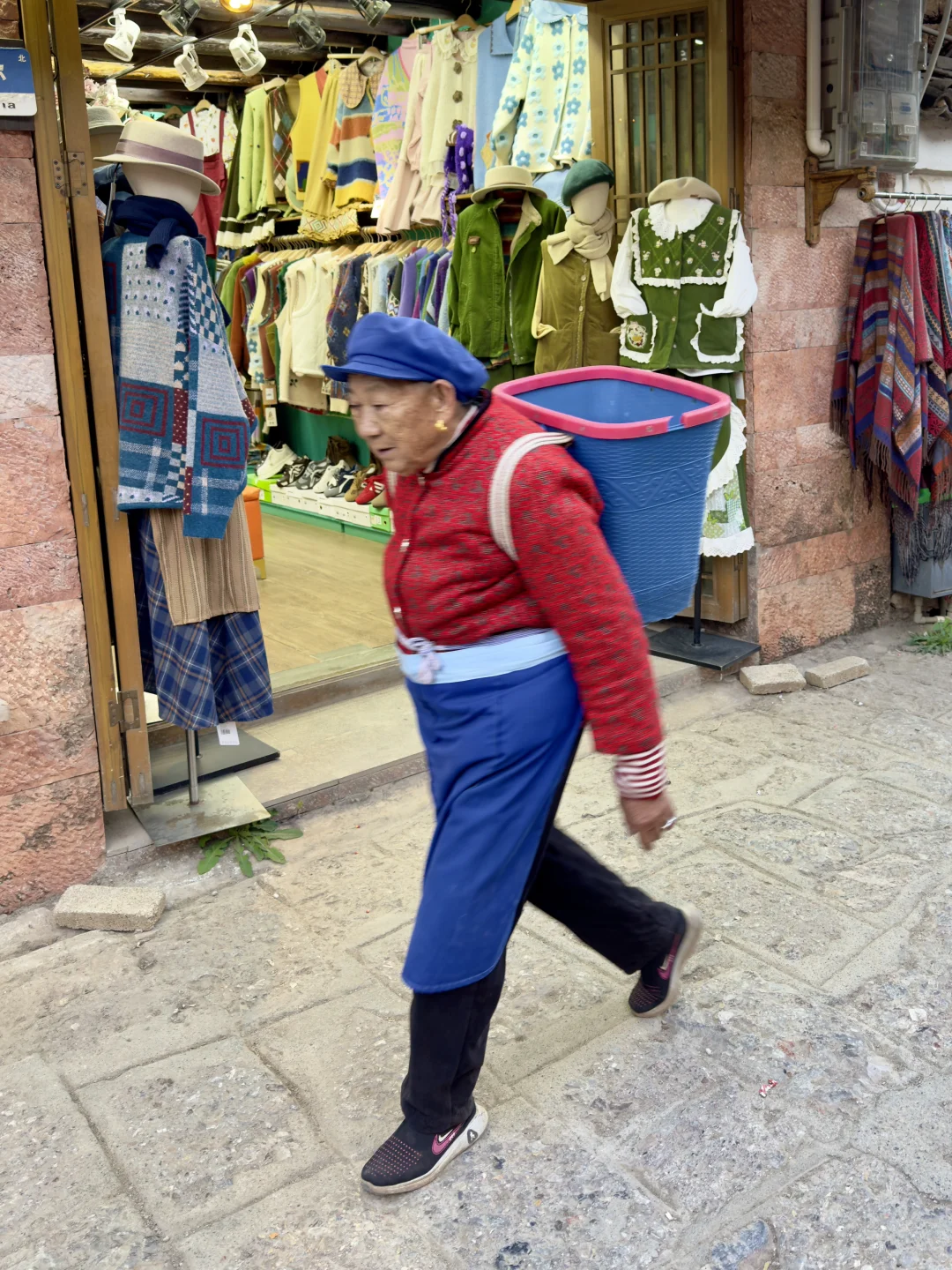 披星戴月纳西女