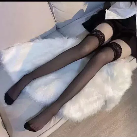 冬天一定要买一双过膝袜穿穿！