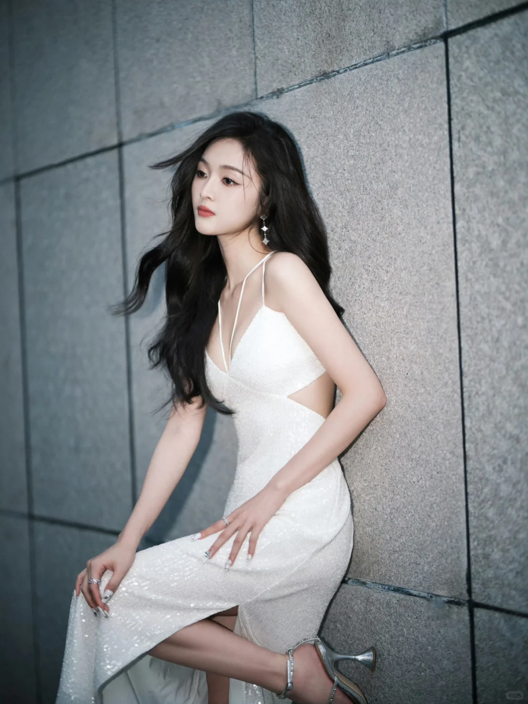 吴宣仪 露背掐腰甜欲身材