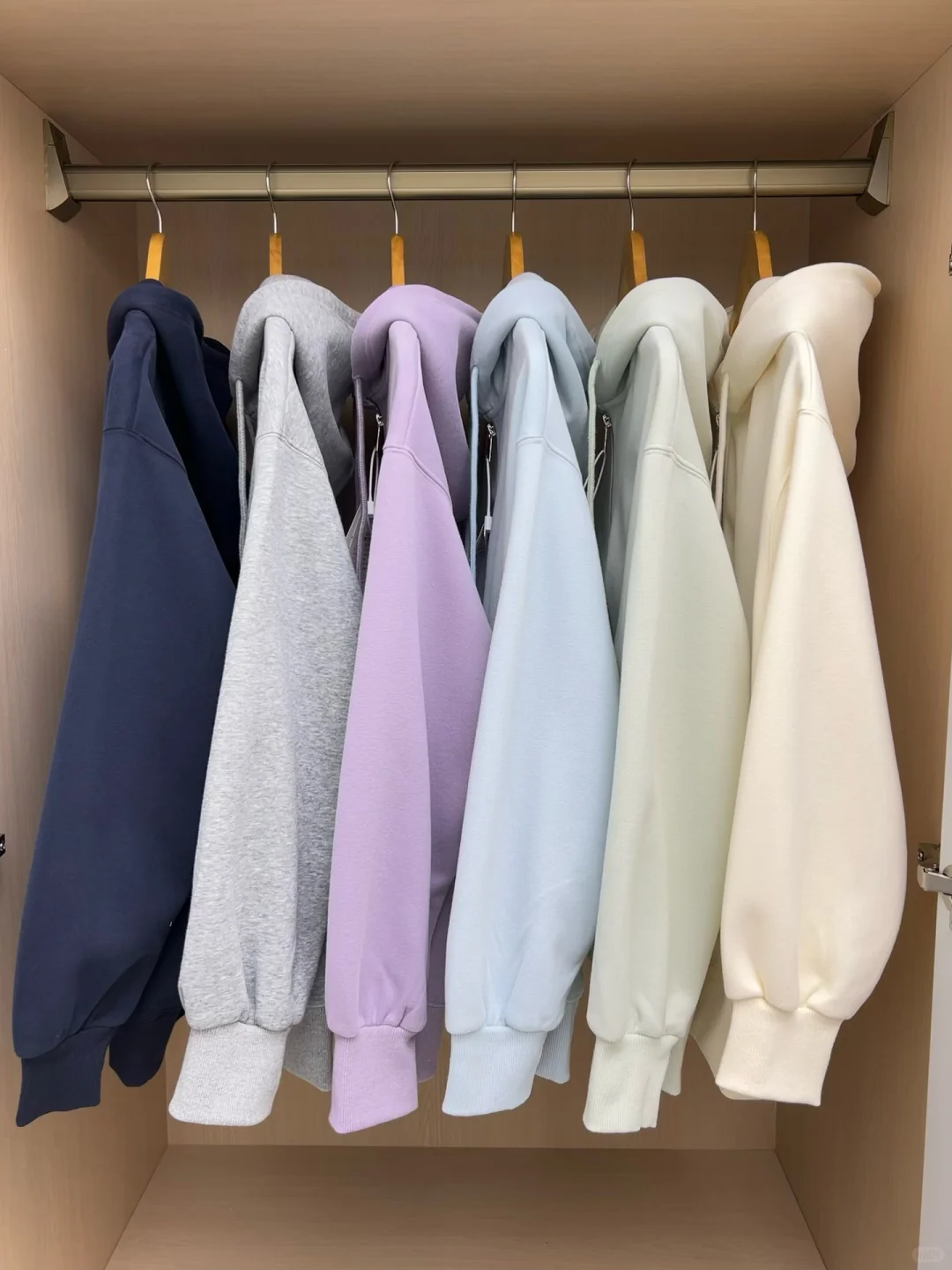 我爸厂里新做的卫衣外套，大家帮忙提提建议