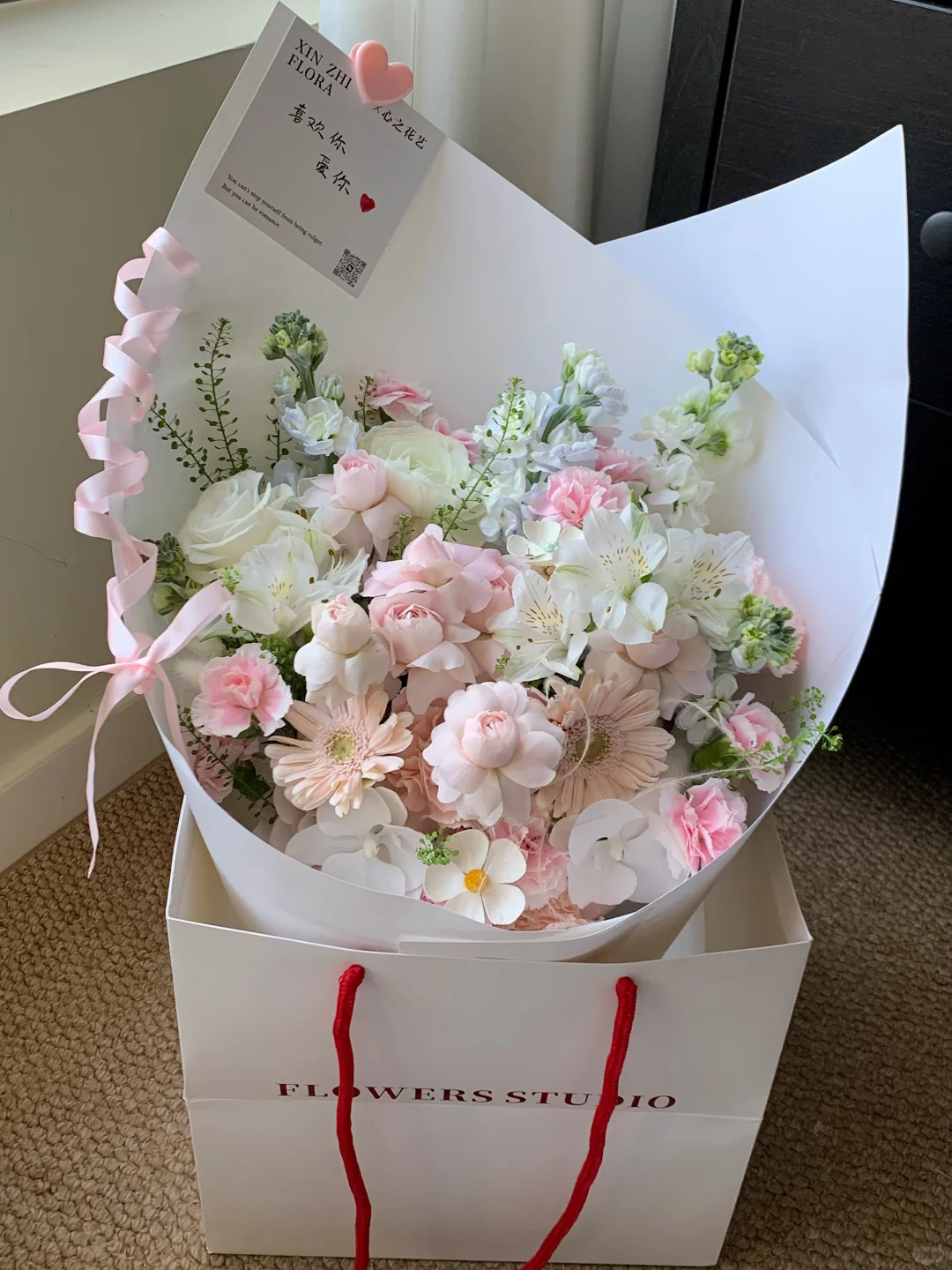 浪漫 甜美 娇嫩的粉白色花束