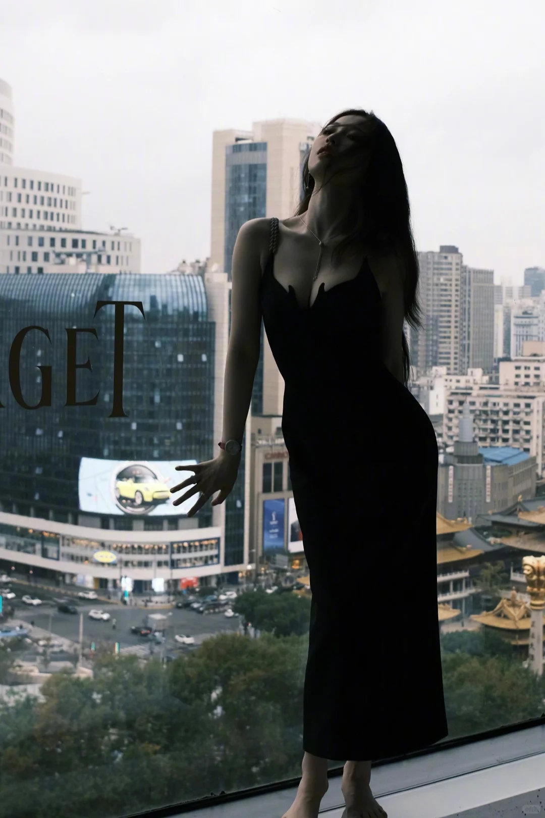 虞书欣 黑色吊带 豪门千金