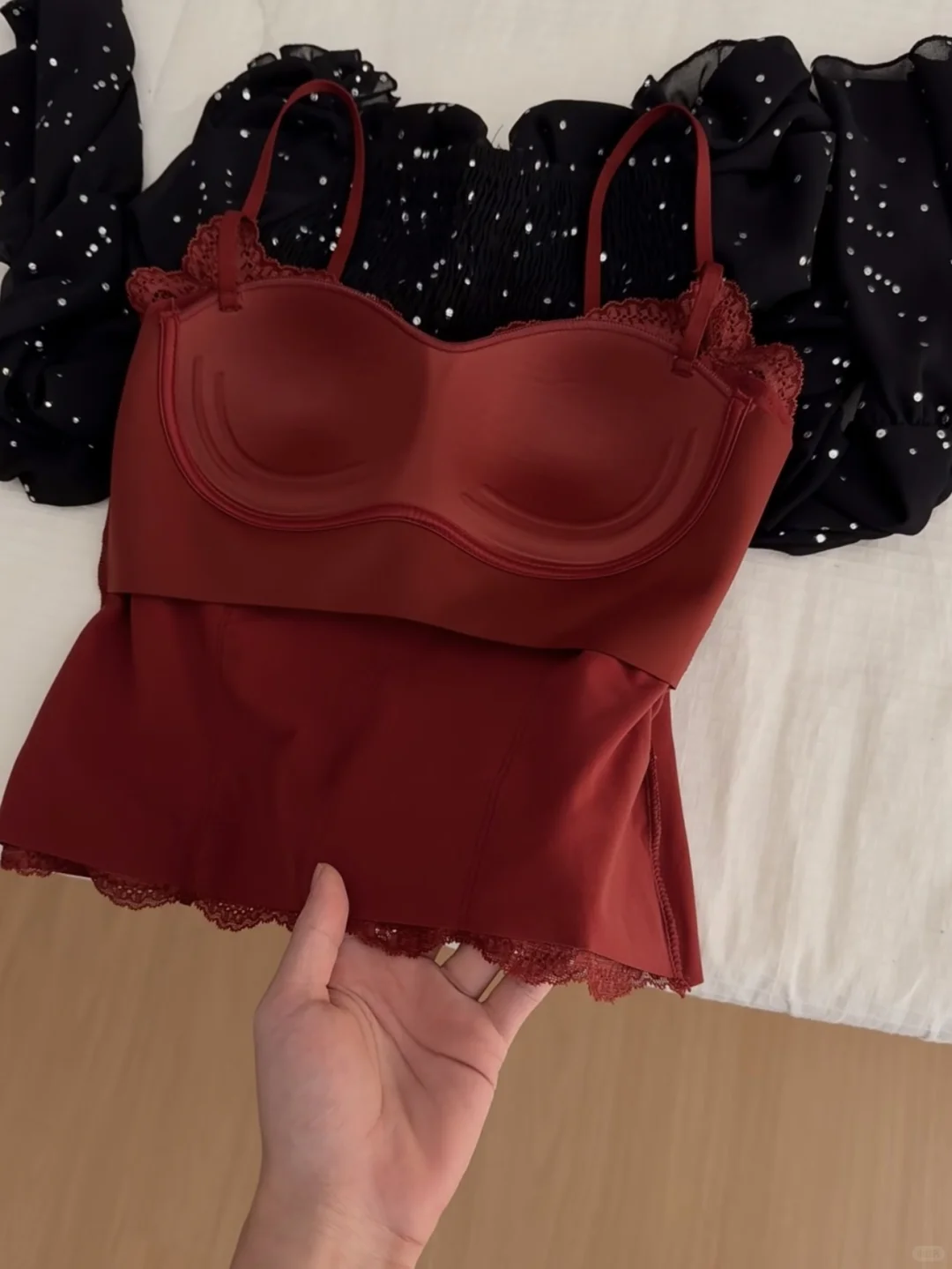 vocal！圣诞战袍预警！山楂红鱼骨吊带美晕😽