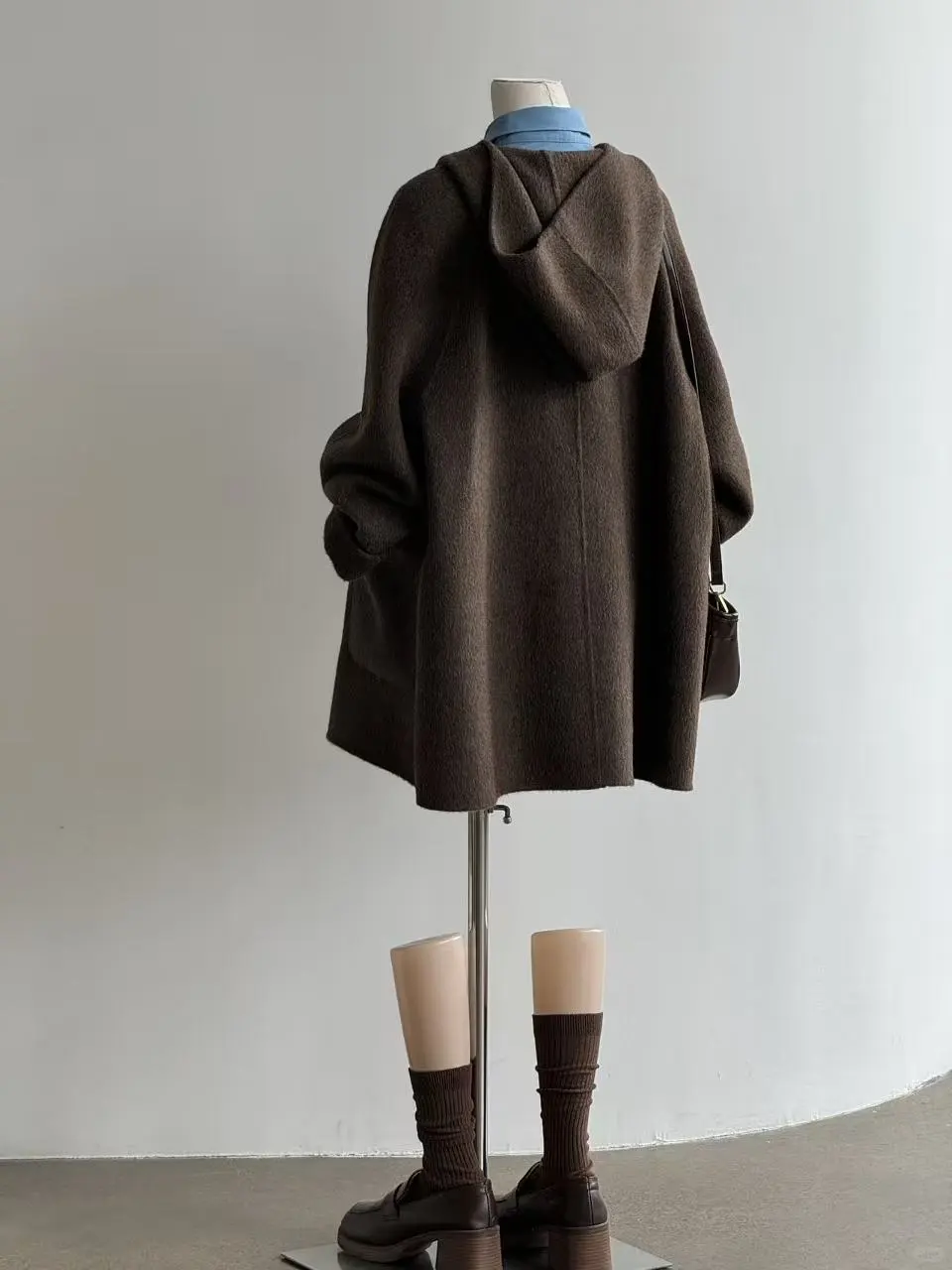 时装周群聊|棕色大衣搭配蓝色衬衫💙🤎