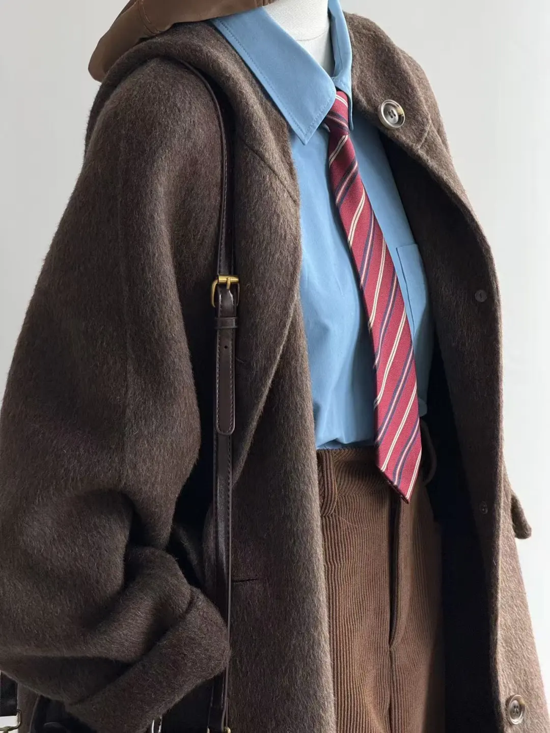 时装周群聊|棕色大衣搭配蓝色衬衫💙🤎