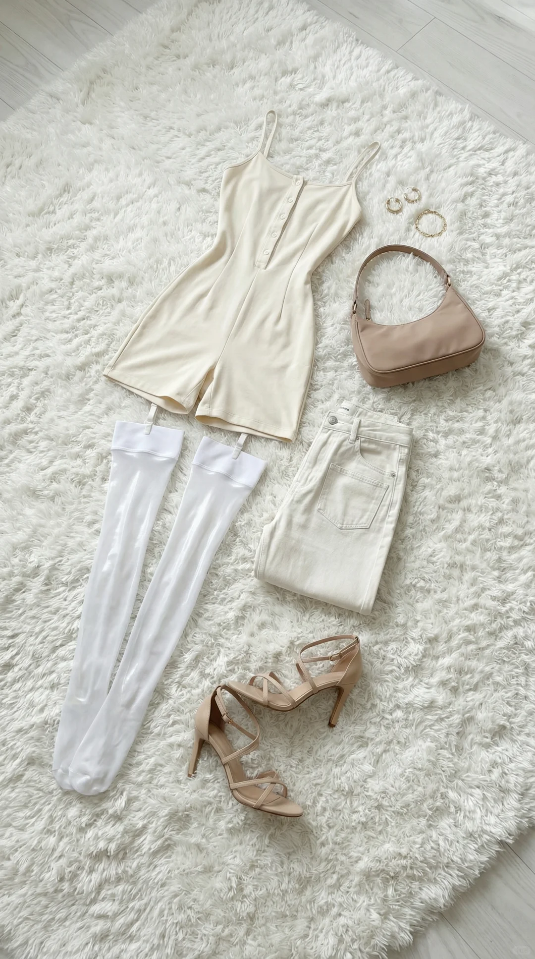 左滑帮我穿上奶油吊带连体裤+白丝🤍