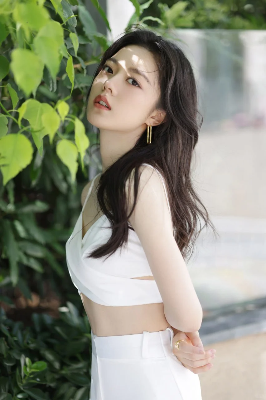 #赵今麦 白色吊带裙唯美写真