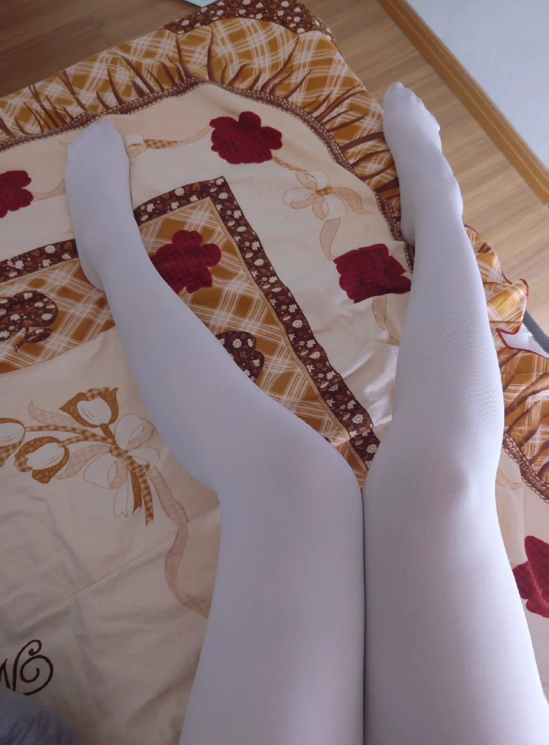 天凉啦~白丝袜宅家睡觉的幸福感超绝~