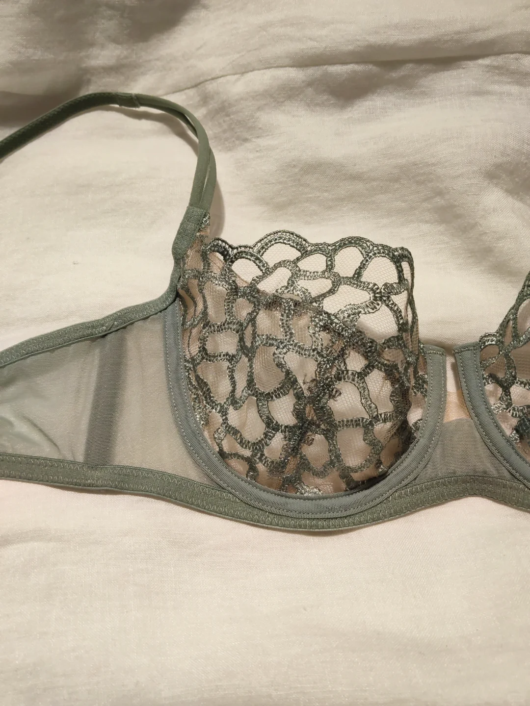 HER｜SENSES流动系列镂空刺绣薄款大胸内衣