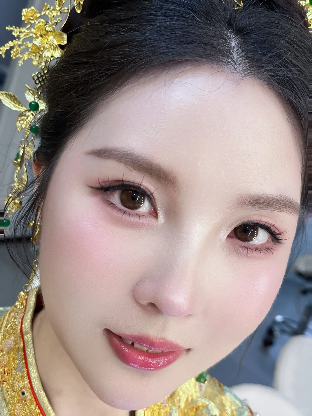 解锁方圆脸最优解：龙凤褂+高盘发+减龄妆