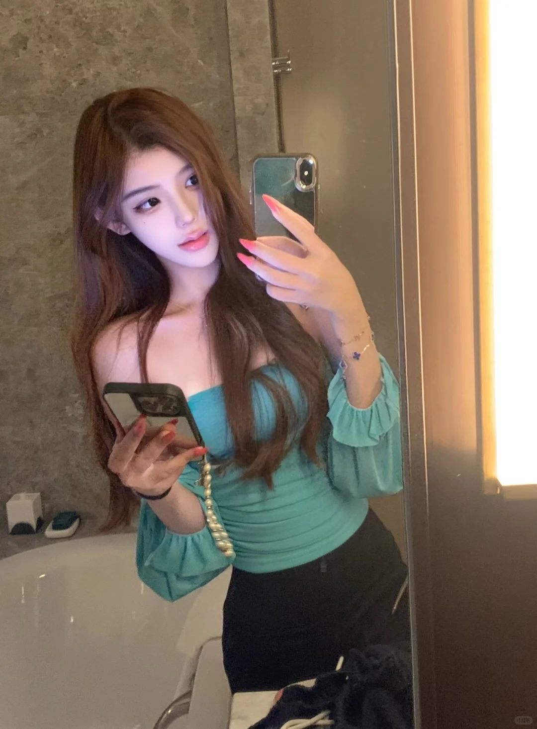 这个漫画腰臀比太令人心动了！