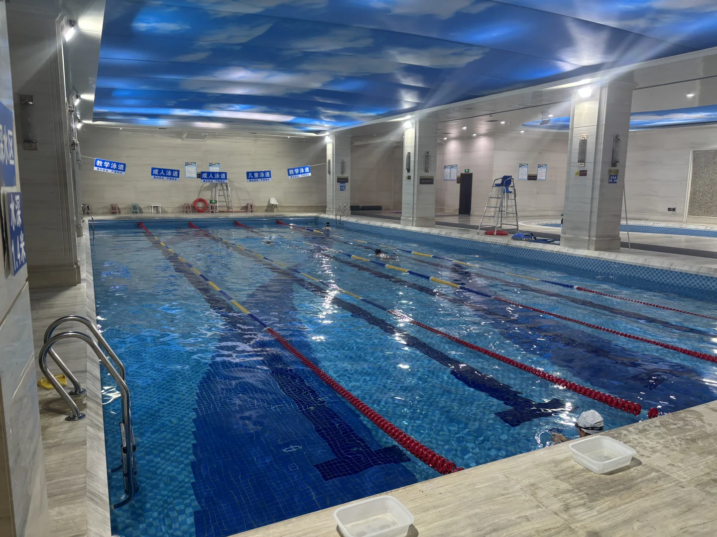 来学游泳啊 对女生有好的女教练