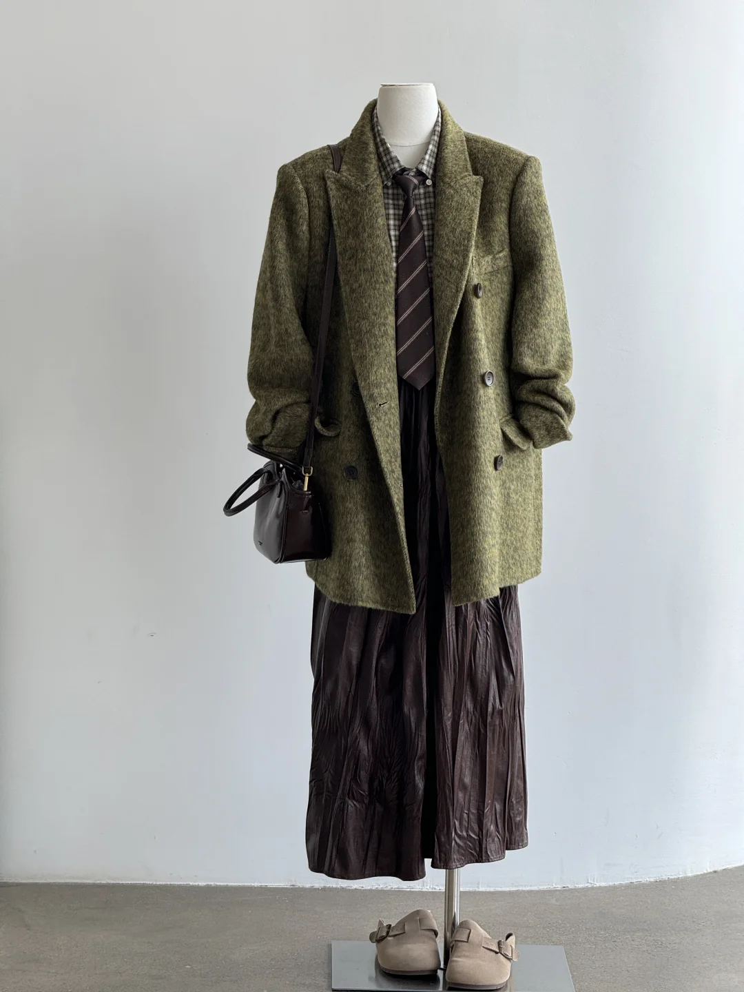 复古棕绿色系穿搭🌴油画绿西装好好看啊