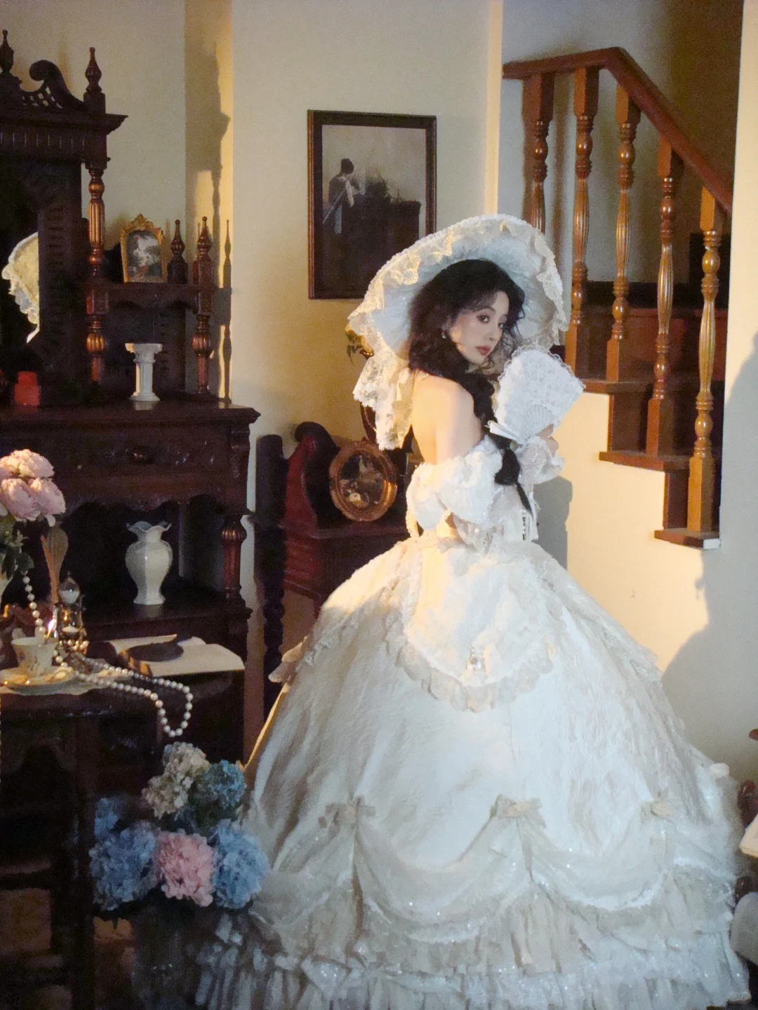 “她像欧洲中世纪的公主，珍贵而易碎🪞”