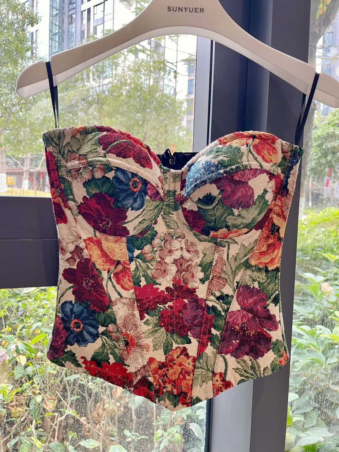 莫奈鱼骨胸衣，真的好美啊！