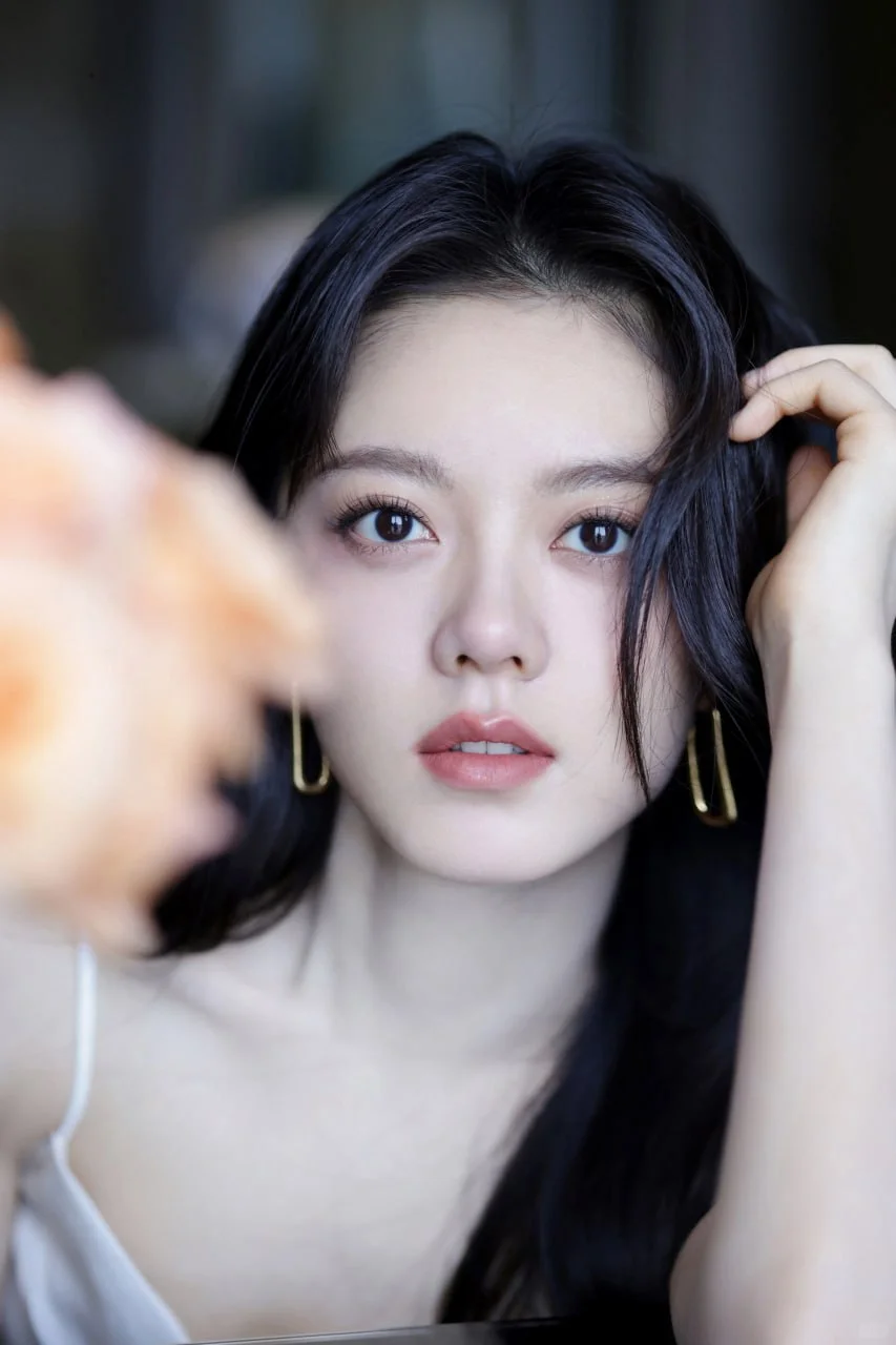 #赵今麦 白色吊带裙唯美写真