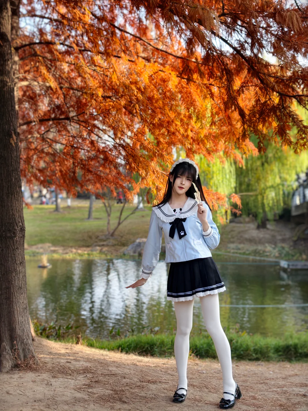 小男孩的秋日水手服写真