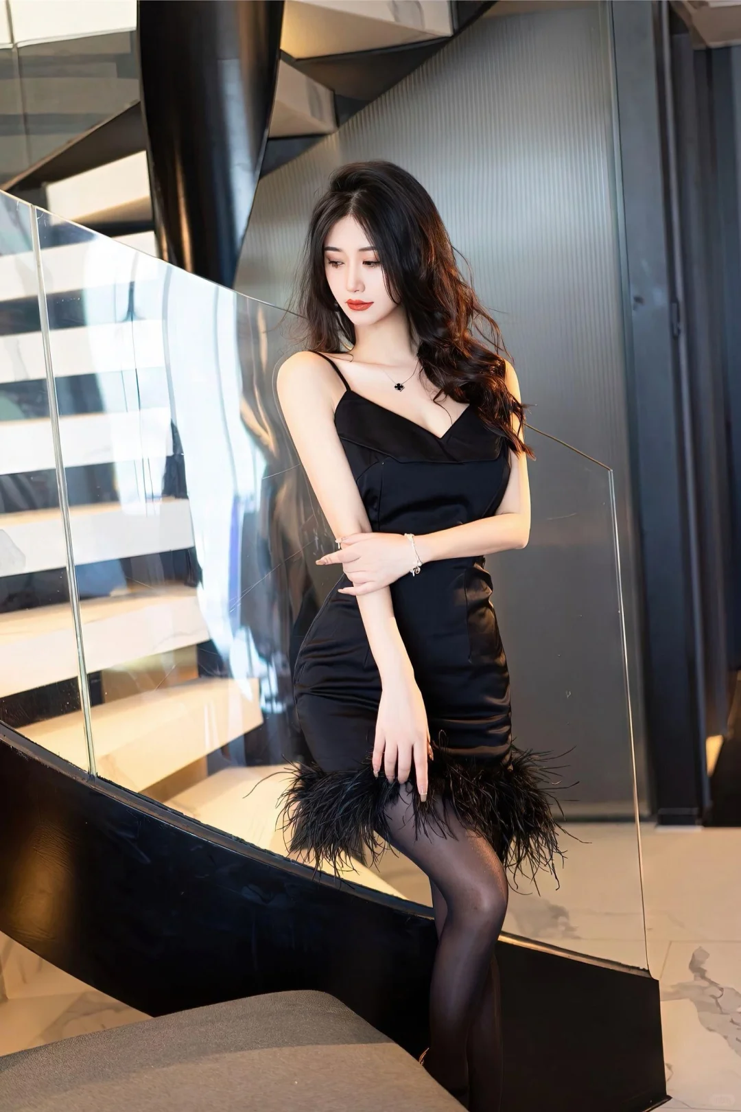 当氛围穿搭感走进生活#高颜值好身材美女