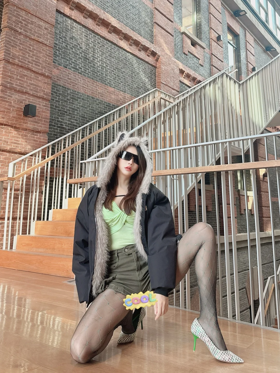 这一套真的酷🆒配上蹲姿腿长又飒爽！