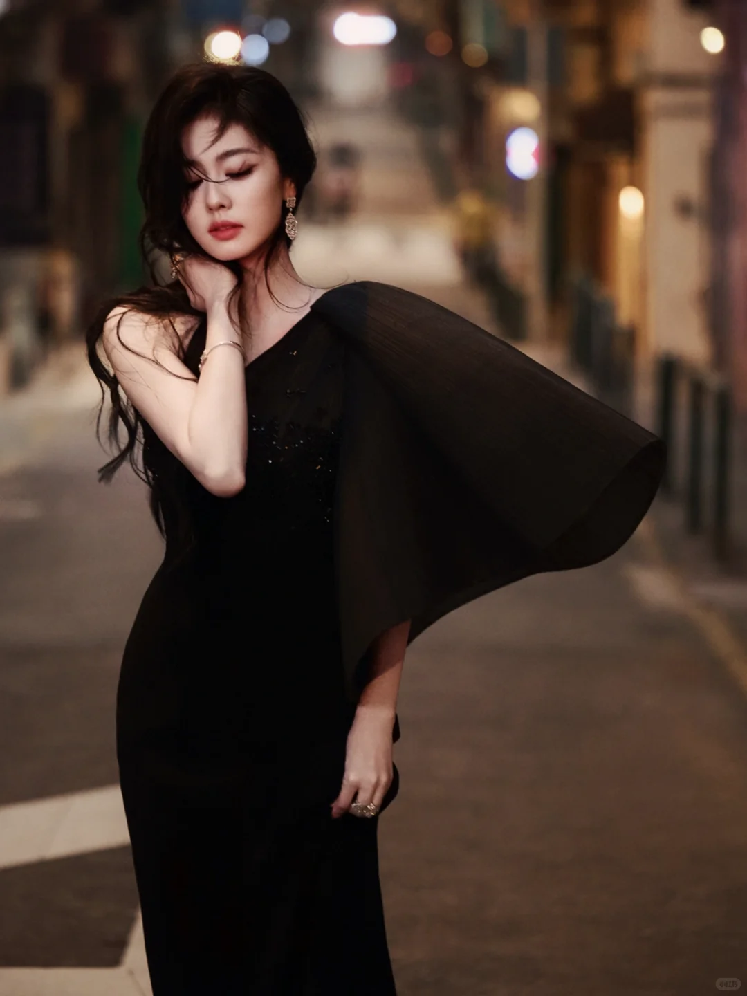 白鹿尖叫之夜造型，风情万种的港风美人~😍