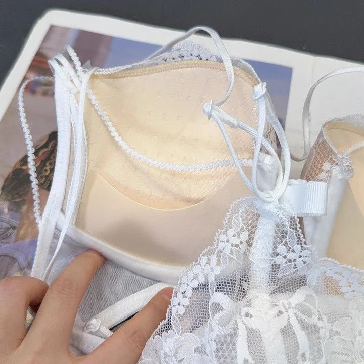 蕾丝控狂喜！3色“氛围感内衣”，软到像被云朵