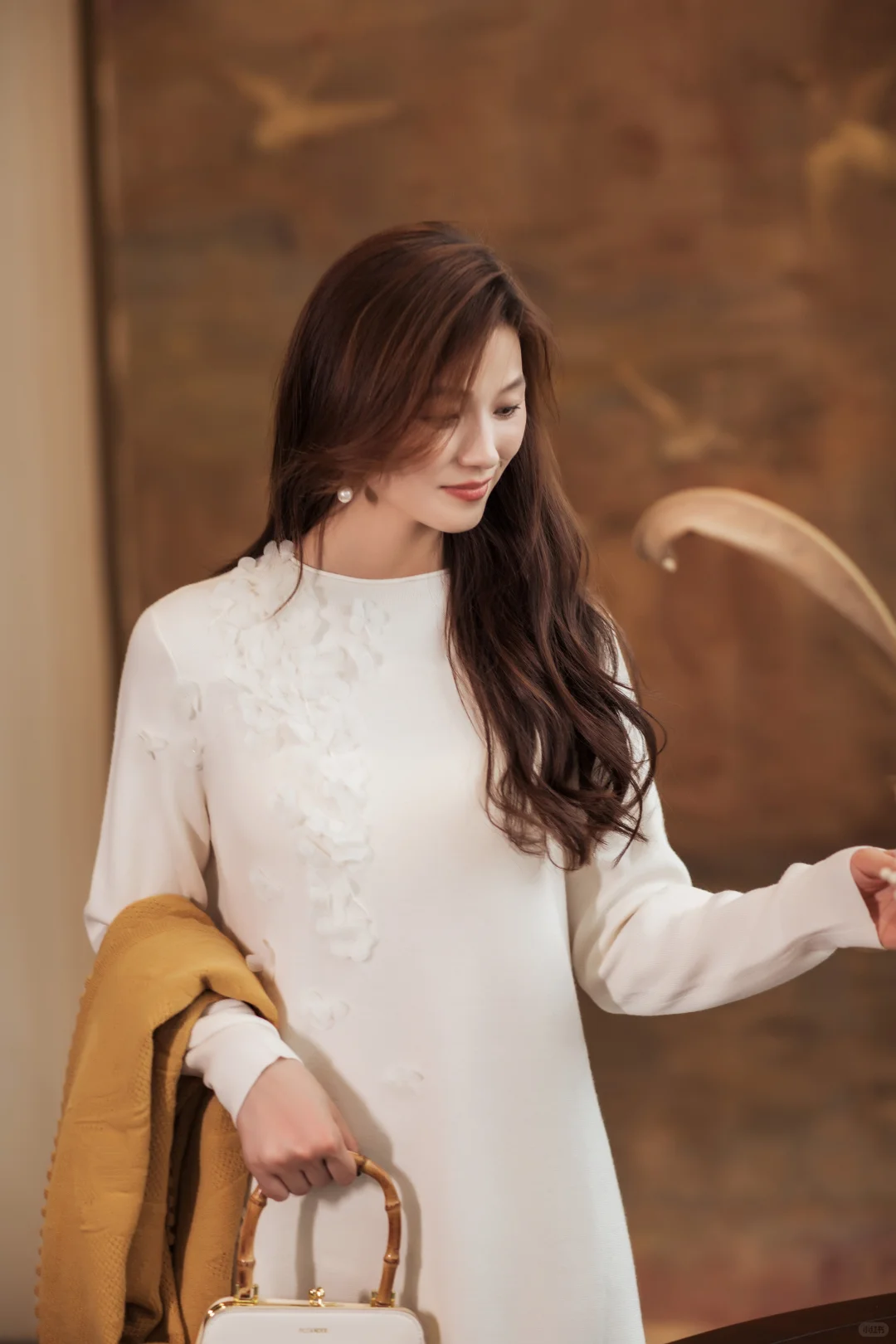 在秋冬的温柔包裹下，女人味十足～🍂