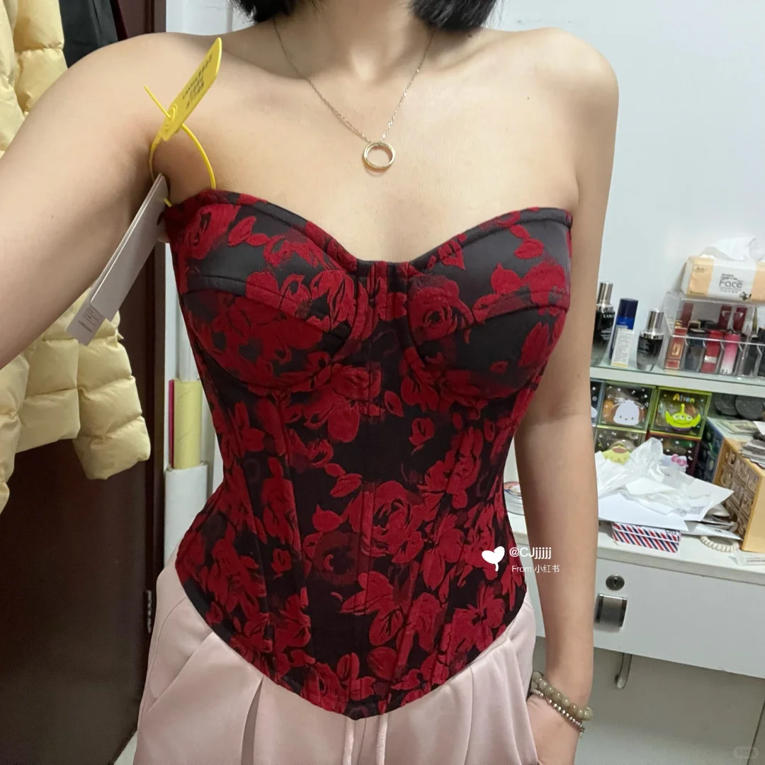 测评LANYI——红与黑气质收腰鱼骨胸衣