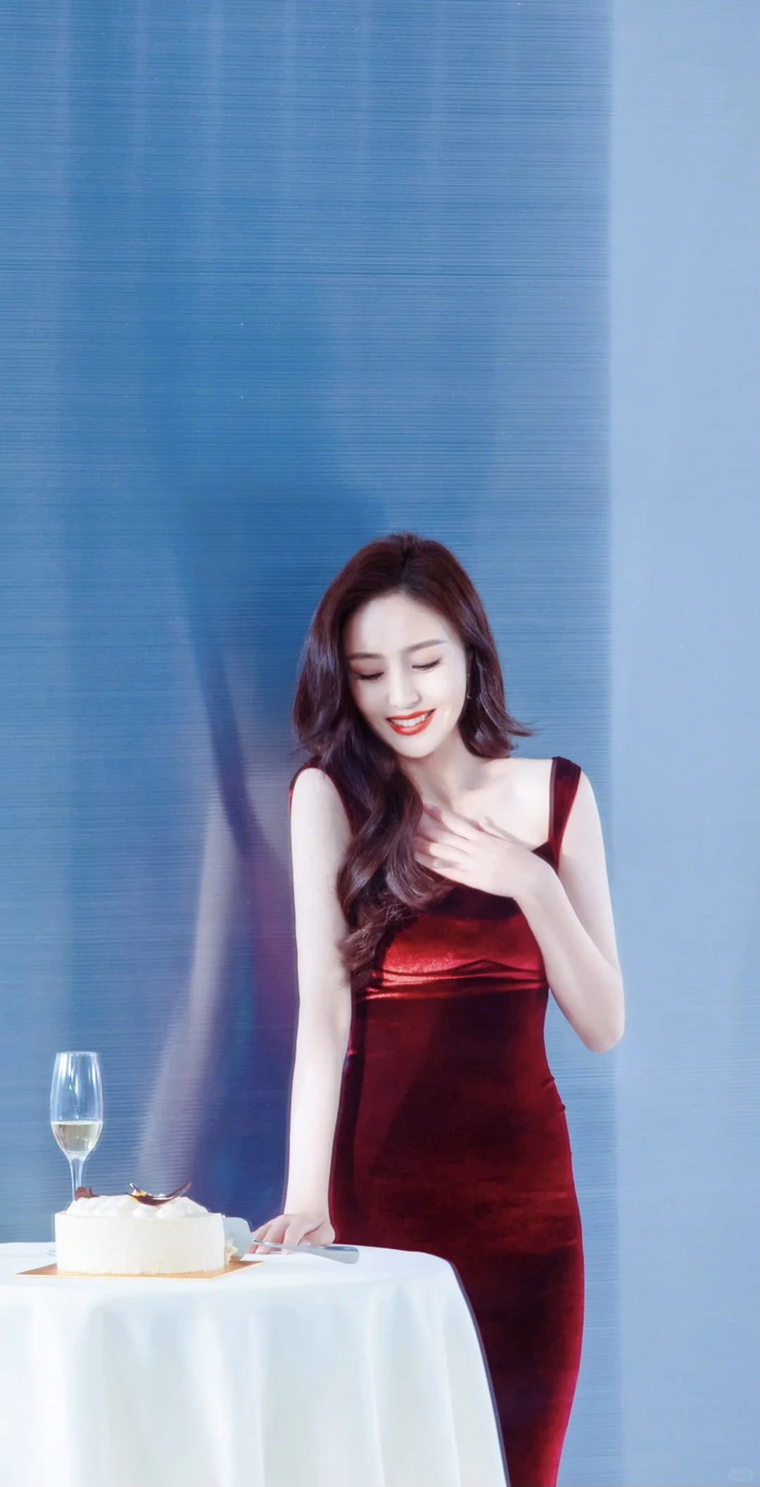 佟丽娅-红裙可真是风情万种啊