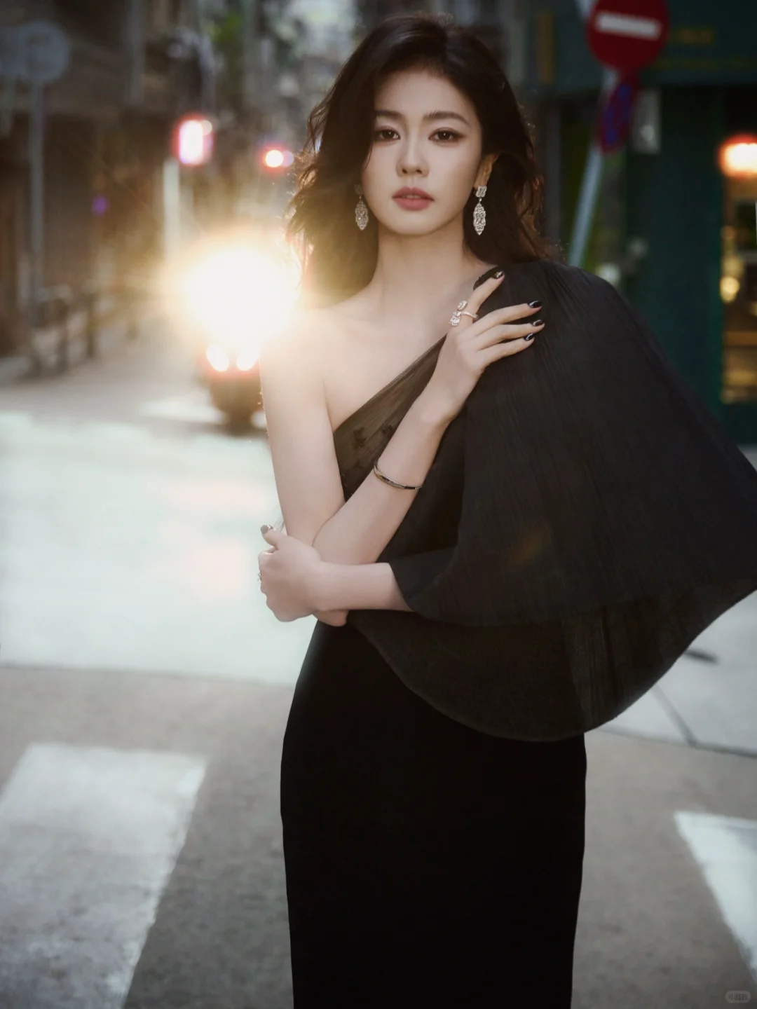 白鹿尖叫之夜造型，风情万种的港风美人~😍