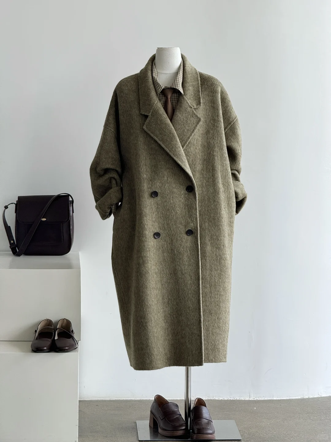 复古女孩必备的橄榄绿大衣🏈