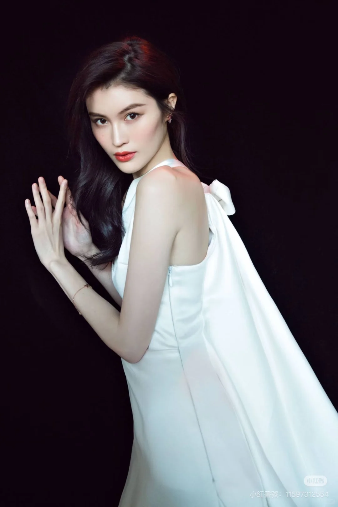 逆光飞翔：何穗，从“泳池弃儿”到国际超模