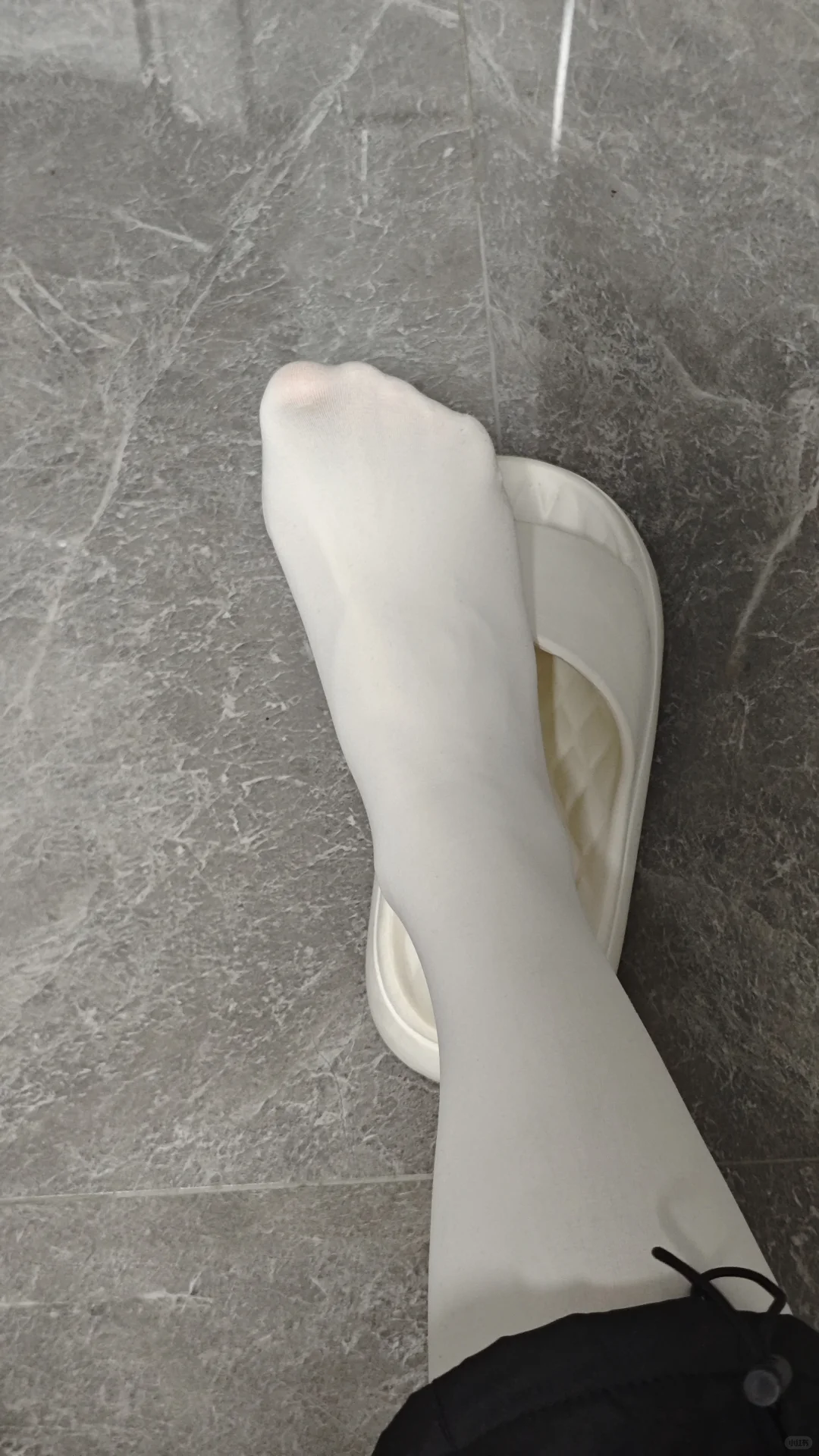 骗人的，其实还是喜欢厚白