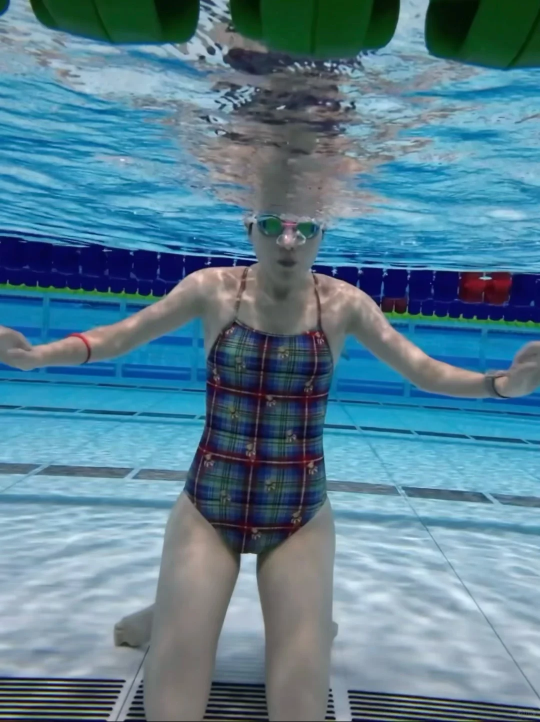 姐妹们都是为什么去游泳啊，我的游泳理由：