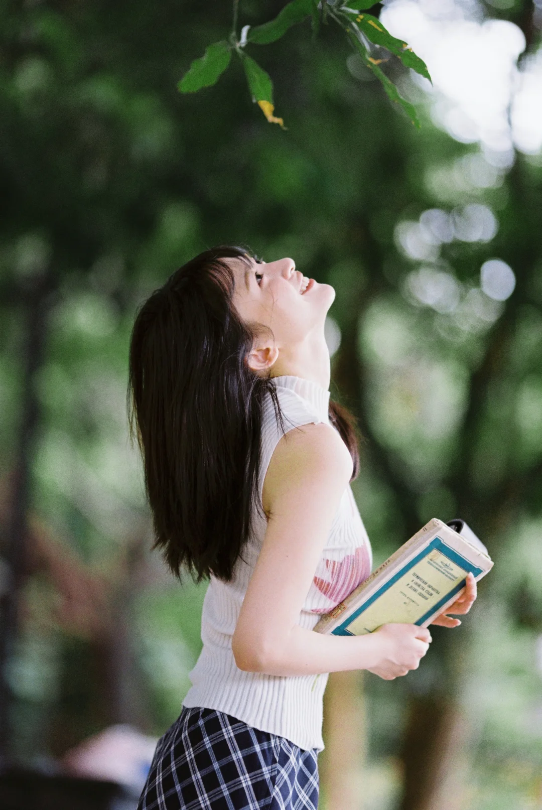 镇口老樹下 她写了半本青春📗✏️